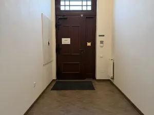 Pronájem obchodního prostoru, Kroměříž, Komenského náměstí, 12 m2