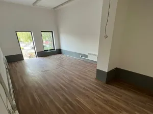 Prodej obchodního prostoru, Praha - Horní Počernice, Komárovská, 210 m2