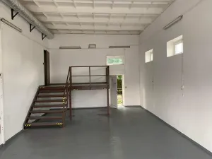 Pronájem skladu, Praha - Horní Počernice, Komárovská, 210 m2