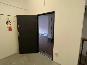 Pronájem skladu, Praha - Horní Počernice, Komárovská, 210 m2