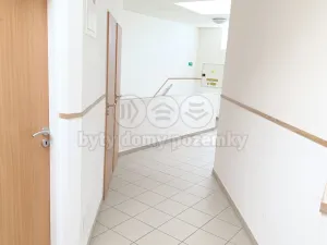 Pronájem obchodního prostoru, Tišnov, nám. Komenského, 23 m2