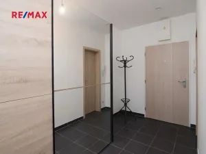 Pronájem bytu 1+kk, Praha - Slivenec, U svahu, 47 m2