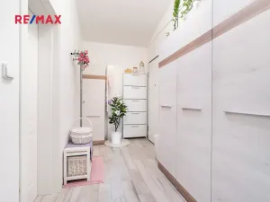 Prodej bytu 1+kk, Tuchoměřice, Ke Kovárně, 53 m2