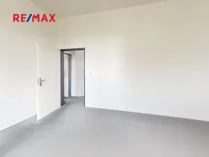 Pronájem skladu, Pardubice, Bohdanečská, 390 m2