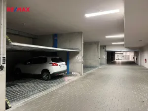 Pronájem garážového stání, Kolín, Václavská, 18 m2