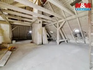 Prodej bytu 4+1, Cheb, Májová, 110 m2