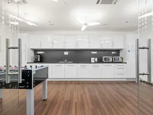 Pronájem kanceláře, Praha - Dejvice, Evropská, 2857 m2