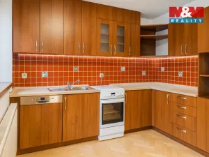 Pronájem bytu 2+1, Chvaletice, Dukelská, 46 m2