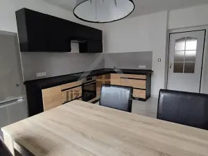 Prodej bytu 3+1, Mladá Vožice, Husovo náměstí, 80 m2