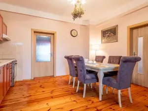 Prodej vícegeneračního domu, Sadská, Husova, 306 m2