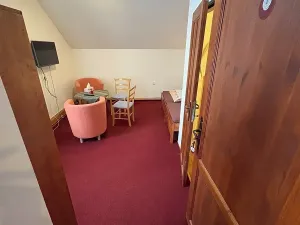 Pronájem restaurace, Horní Maršov, Třída Josefa II., 320 m2