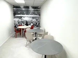 Pronájem kanceláře, Praha - Holešovice, Dělnická, 1252 m2