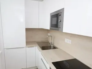 Pronájem bytu 3+1, Karlovy Vary, Hlávkova, 67 m2