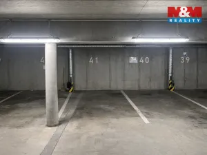 Pronájem garážového stání, Havlíčkův Brod, Stromovka, 15 m2