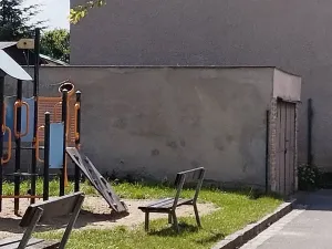 Pronájem garáže, Hradec Králové, Denisovo náměstí, 20 m2