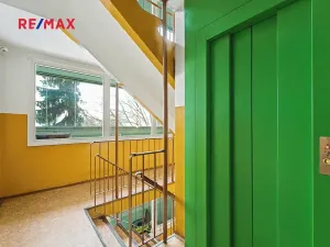 Prodej bytu 2+kk, Praha - Prosek, Zárybská, 42 m2