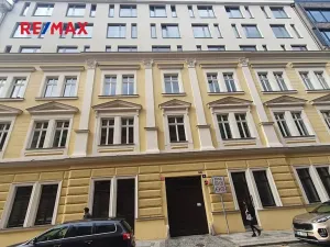 Pronájem bytu 1+kk, Praha - Smíchov, Na Valentince, 30 m2