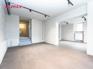 Pronájem kanceláře, Praha - Smíchov, U smíchovského hřbitova, 53 m2