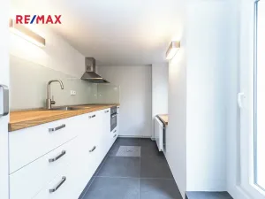 Pronájem kanceláře, Praha - Smíchov, U smíchovského hřbitova, 53 m2