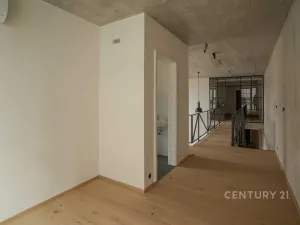 Prodej atypického bytu, Praha - Vysočany, Kolbenova, 181 m2