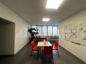 Prodej výrobních prostor, Hradec Králové, Vážní, 3866 m2