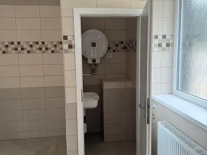 Pronájem skladu, Ostrov, 200 m2