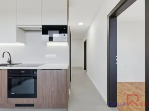 Prodej bytu 3+1, Karlovy Vary, Vítězná, 74 m2