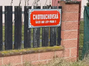 Prodej pozemku pro bydlení, Praha - Újezd nad Lesy, Chotouchovská, 1392 m2