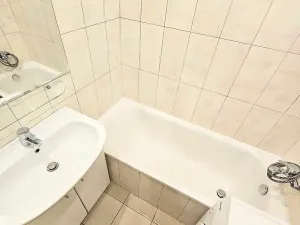 Pronájem bytu 1+kk, Praha - Žižkov, Biskupcova, 30 m2