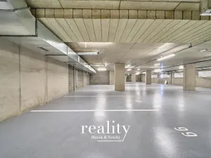 Pronájem garážového stání, Znojmo, Jarošova, 18 m2