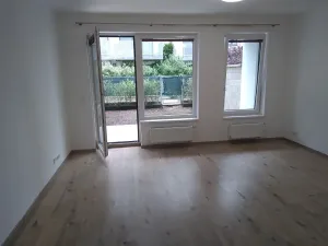 Prodej bytu 1+kk, Praha - Uhříněves, náměstí Bratří Jandusů, 35 m2