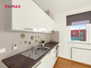 Pronájem bytu 1+kk, Praha - Řeporyje, Kakosova, 35 m2