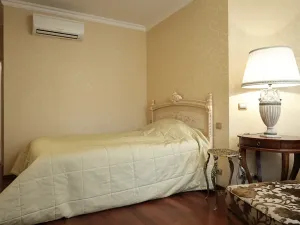 Prodej bytu 4+1, Karlovy Vary, Tylova, 182 m2