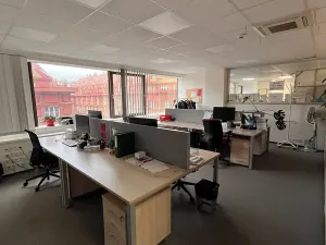 Pronájem kanceláře, Praha - Holešovice, Dělnická, 1251 m2