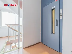 Prodej bytu 2+kk, Odolena Voda, Dolní náměstí, 43 m2