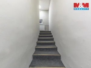 Pronájem obchodního prostoru, Liberec - Liberec IV-Perštýn, nám. Dr. E. Beneše, 100 m2