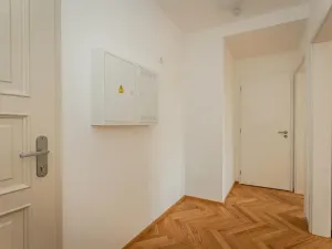 Pronájem bytu 2+kk, Praha - Žižkov, Seifertova, 41 m2