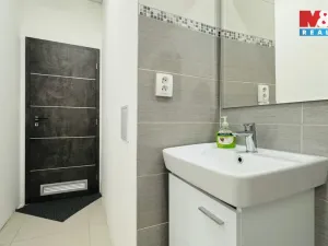 Pronájem kanceláře, Klecany, V Honech, 179 m2