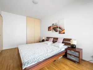 Pronájem bytu 2+kk, Praha - Karlín, Rohanské nábřeží, 67 m2