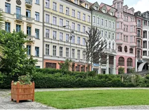 Prodej obchodního prostoru, Karlovy Vary, Divadelní náměstí, 100 m2