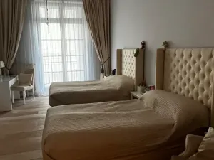 Prodej bytu 3+kk, Karlovy Vary, Divadelní náměstí, 147 m2