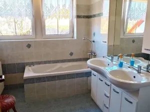 Prodej rodinného domu, České Budějovice, U Hřbitova, 230 m2