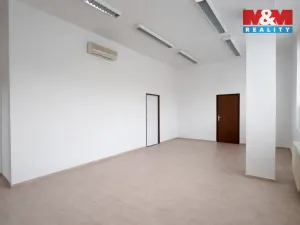 Pronájem obchodního prostoru, Louny, Školní, 74 m2