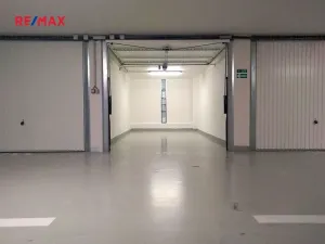 Pronájem garáže, Praha - Prosek, Lovosická, 17 m2