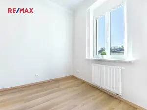 Pronájem bytu 1+kk, Praha - Libeň, náměstí Dr. Václava Holého, 27 m2