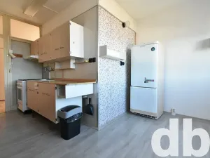 Pronájem bytu 2+1, Karlovy Vary, Závodu míru, 60 m2