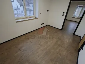 Pronájem bytu 3+1, Kolín, Kpt. Jaroše, 95 m2