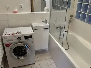 Pronájem bytu 2+kk, Praha - Řeporyje, Dělená, 56 m2