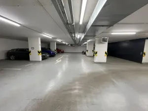 Pronájem garážového stání, Praha - Libeň, V mezihoří, 20 m2