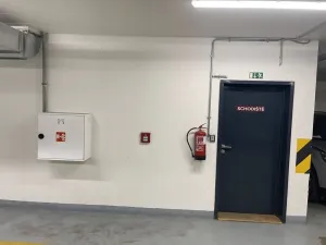 Pronájem garážového stání, Praha - Libeň, V mezihoří, 20 m2